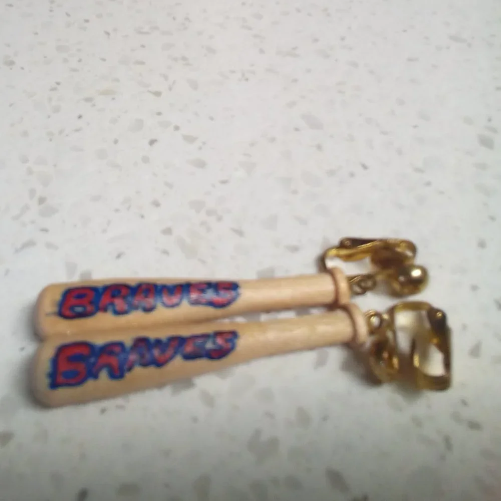 RARE EUC VINTAGE BRAVES BAT EARRING